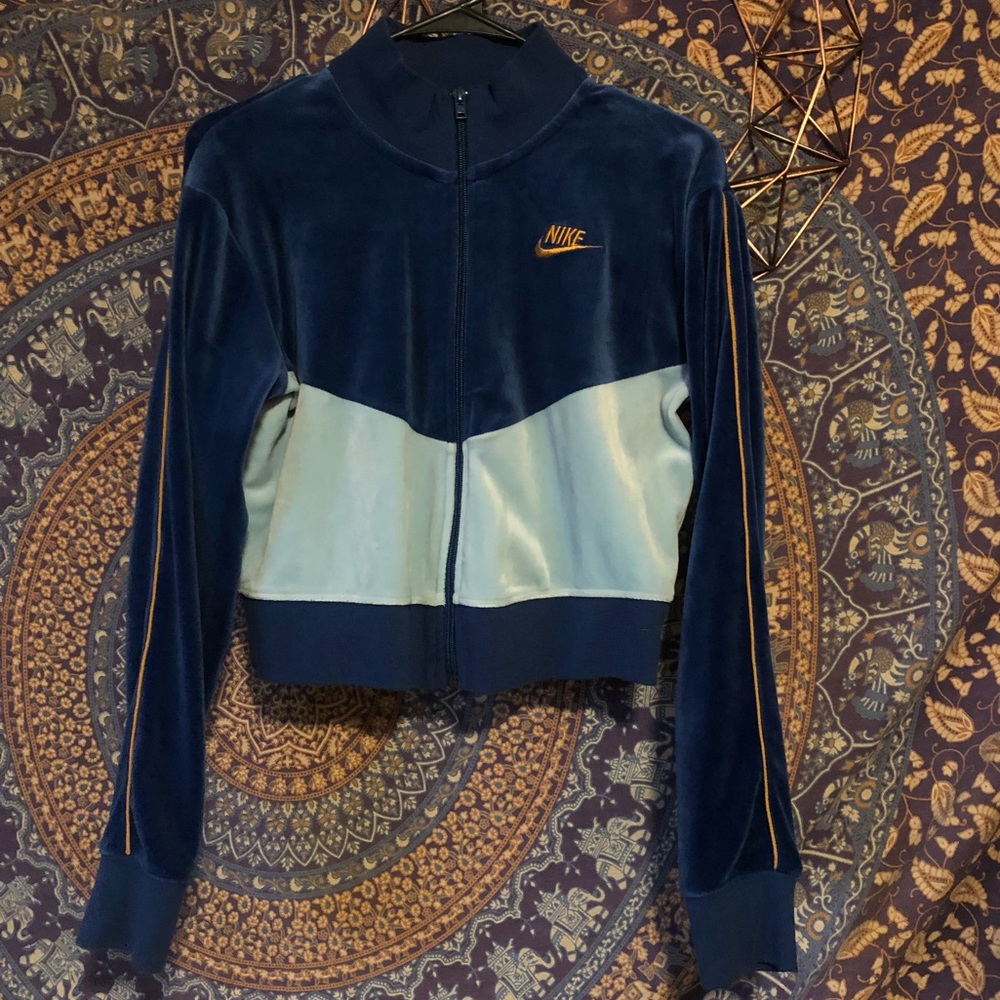 ❗️3 for $15❗️Nike velvet cropped zip up